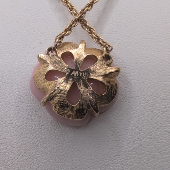 Avon Goldtone and Pink Floral Necklace - Picture 3 of 7